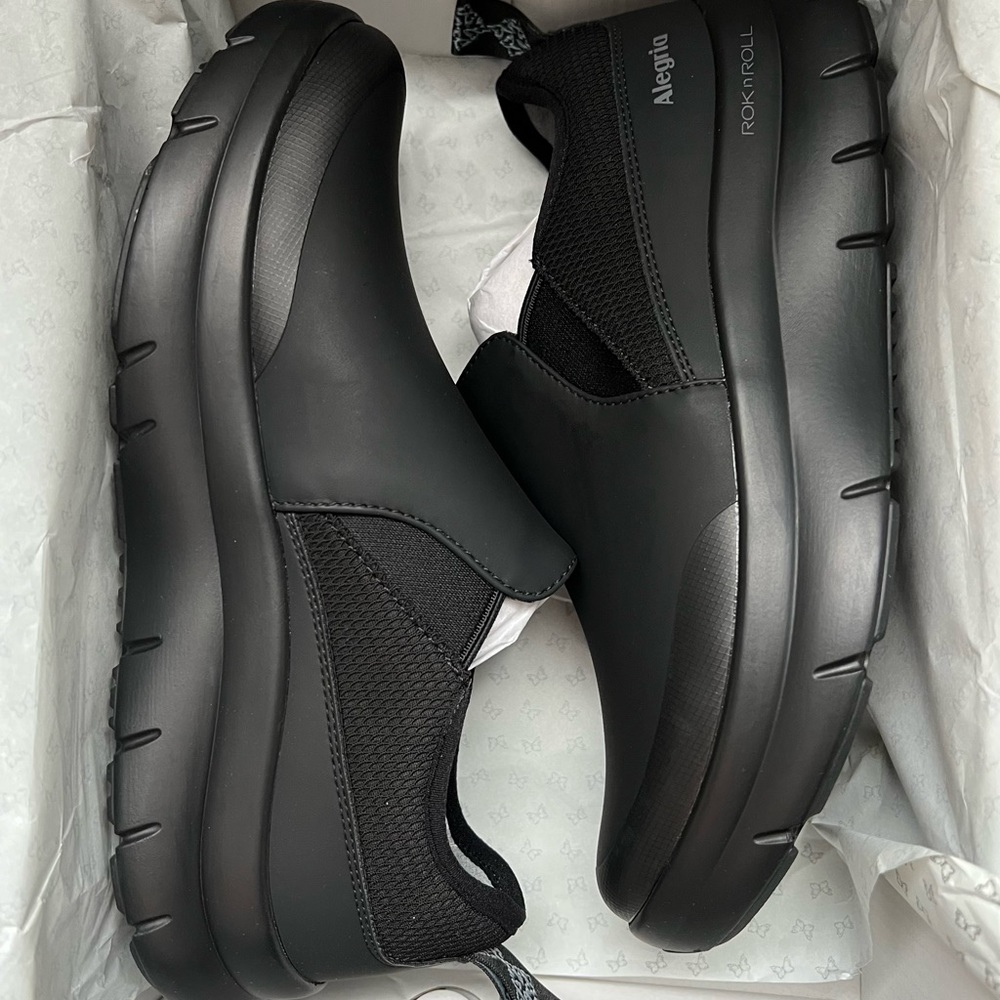 One (1) pair of Size 9 Algeria shoes.
